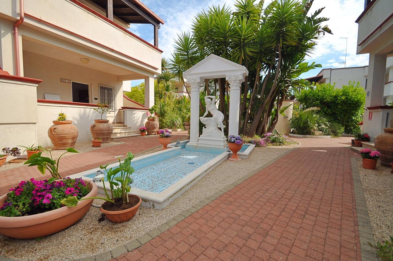 Residence Mezzaluna Carovigno Exterior foto